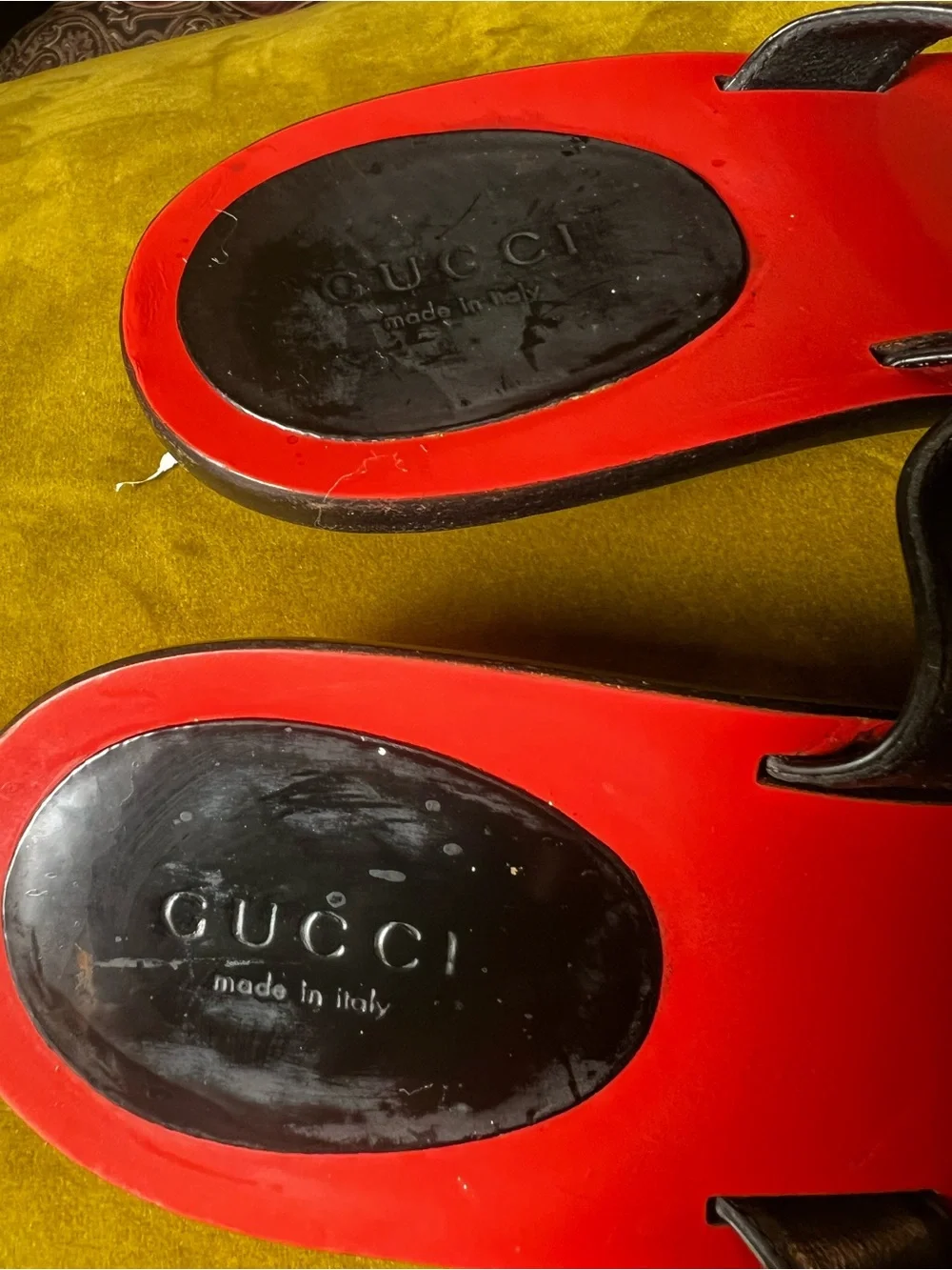 Gucci Red Footbed Black Patent Leather Logo Toe-Post Sandals